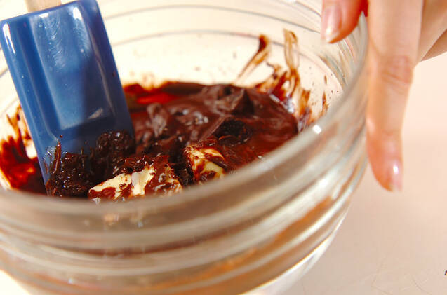 とろけるチョコケーキの作り方の手順1