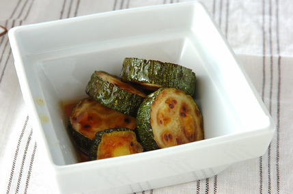 とまらないおいしさ！ズッキーニのさっぱりマリネ