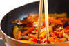 彩り鮮やか！パプリカのきんぴら お弁当や常備菜にもおすすめの作り方の手順5