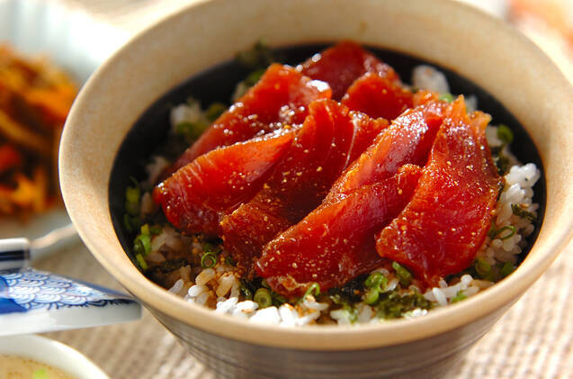 お家で作る簡単な漬け丼レシピ15選！マグロから海鮮漬け丼までの画像
