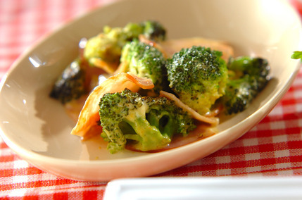 ブロッコリーとハムのカレークリーム炒め