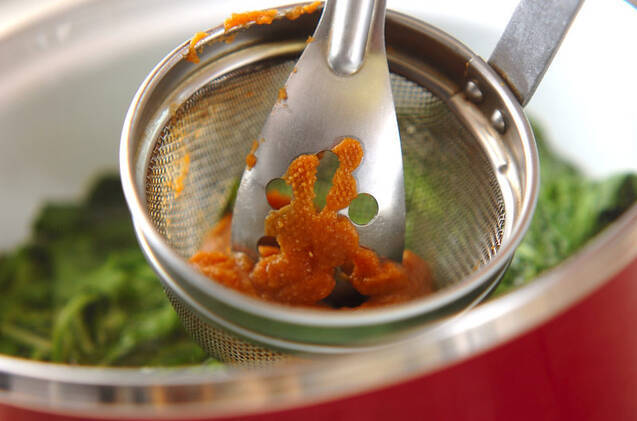 ホウレン草と菊菜のみそ汁の作り方の手順2