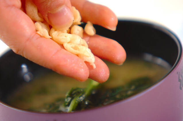 ホウレン草と菊菜のみそ汁の作り方の手順3