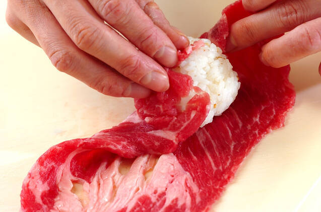 肉巻きおにぎりの作り方の手順2