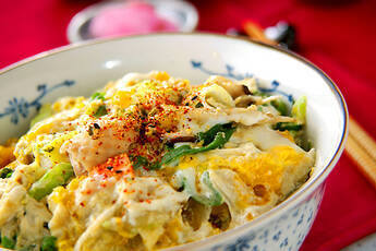 簡単おすすめ!具だくさんのふんわり親子丼