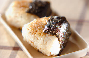 照り焼き味の焼きおにぎり