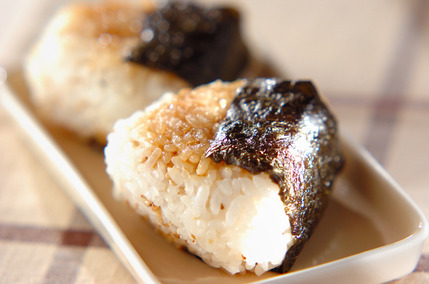 照り焼き味の焼きおにぎり