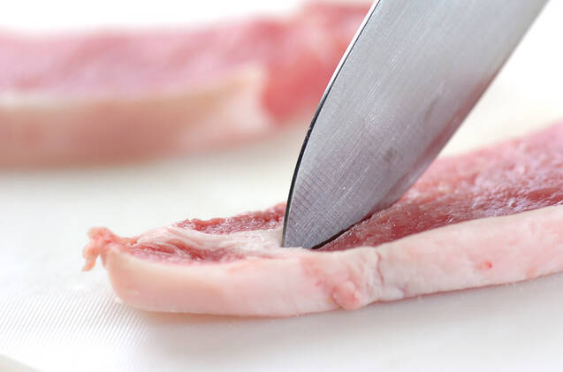 ポークソテーのネギゴマダレがけの作り方の手順1