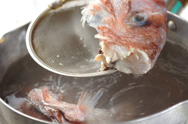 甘辛こってり 鯛のアラ炊きの作り方の手順1