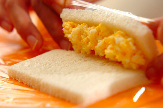 くるくるサンドイッチの作り方の手順3