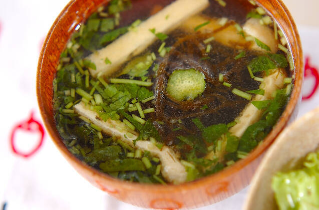 もずくと油揚げのお吸い物