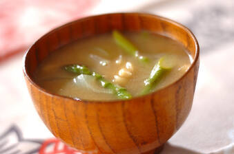 グリーンアスパラのみそ汁