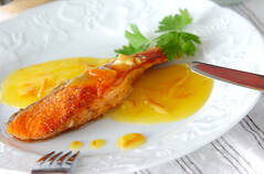 オレンジソースでさっぱり！魚のムニエル