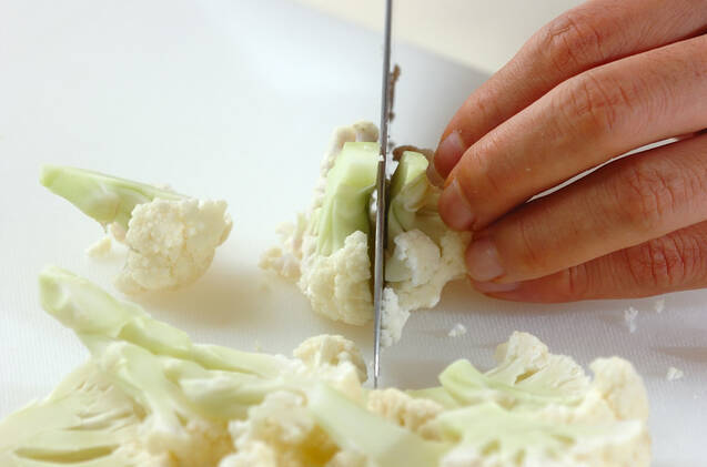 カリフラワーとツナのカレー炒めの作り方の手順1