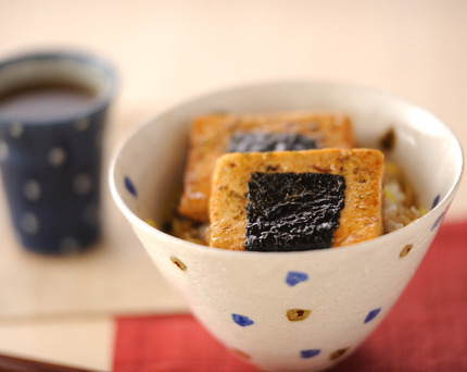 豆腐の蒲焼き香味ご飯のせ