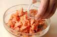 甘塩鮭の簡単混ぜずしの下準備1