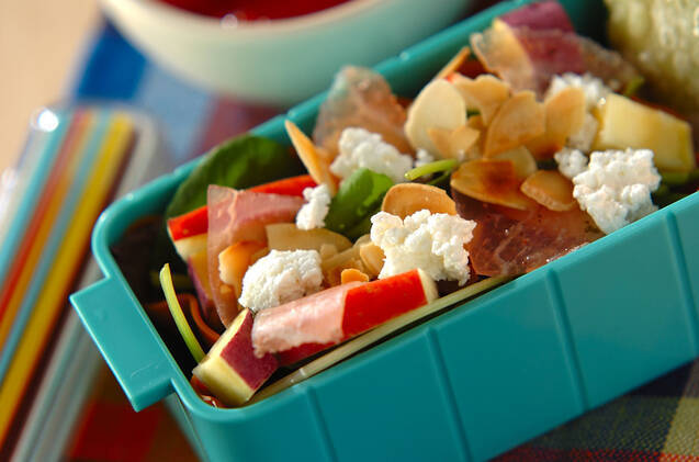 リンゴとサツマイモのサラダ