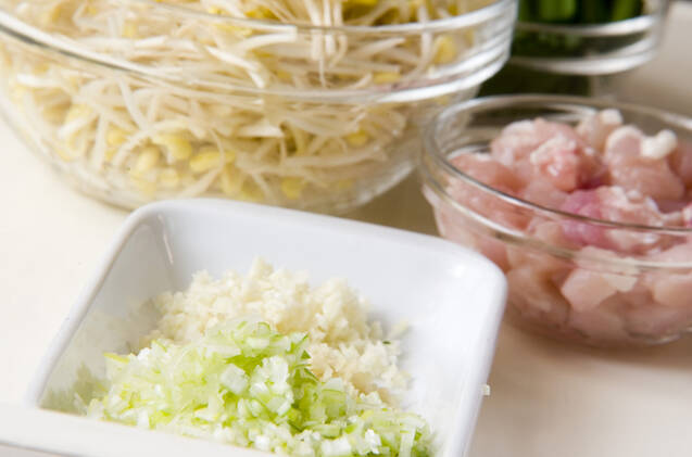 ピリ辛モヤシチャーハンの作り方の手順1