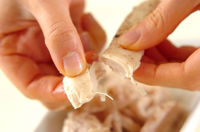 ささ身とワカメのゴマ和えの作り方の手順1