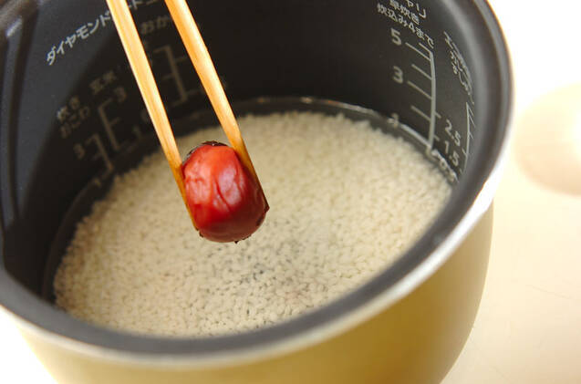 梅ご飯でおにぎりの作り方の手順3