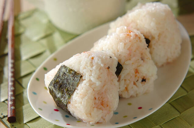 梅ご飯でおにぎり