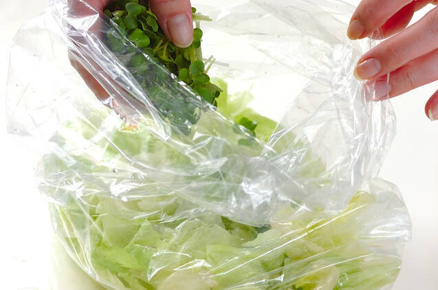 カリカリジャコサラダの作り方の手順2