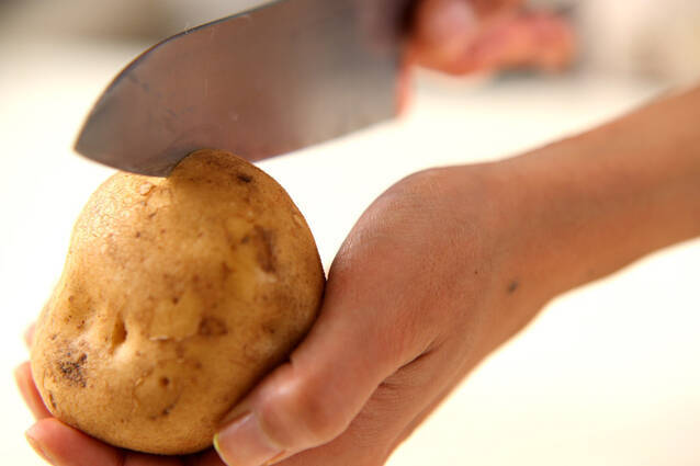卵とソーセージのとろーりポテトグラタンの作り方の手順1