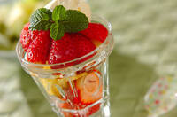 イチゴのカップケーキデザート