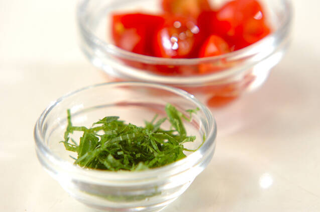 もずくとトマトの酢のものの作り方の手順1