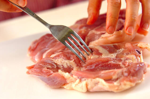 調味料2つ！鶏もも肉のケチャップ焼きの作り方の手順1