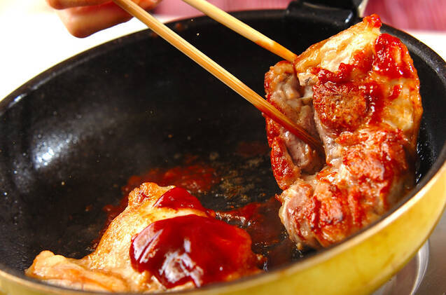 調味料2つ！鶏もも肉のケチャップ焼きの作り方の手順8