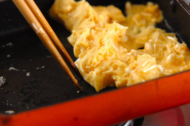 エノキ入り卵焼きの作り方の手順3