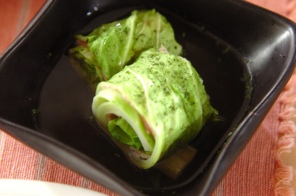 キャベツとベーコンのくるくる蒸し