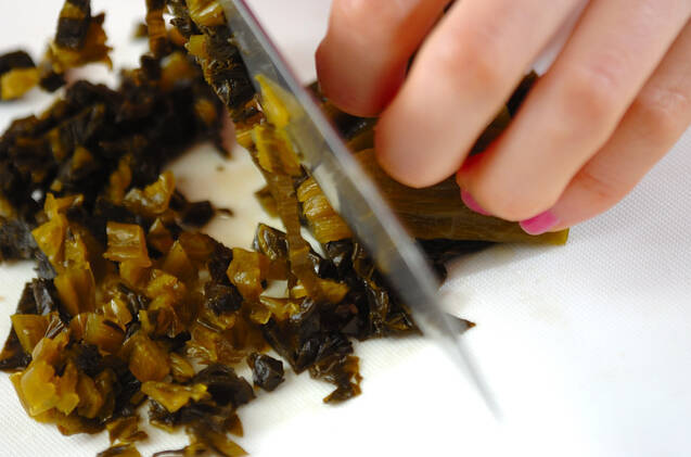 野沢菜のおにぎりの作り方の手順1