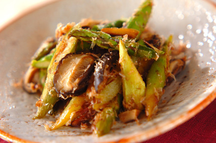 アスパラとシイタケのおかか炒め