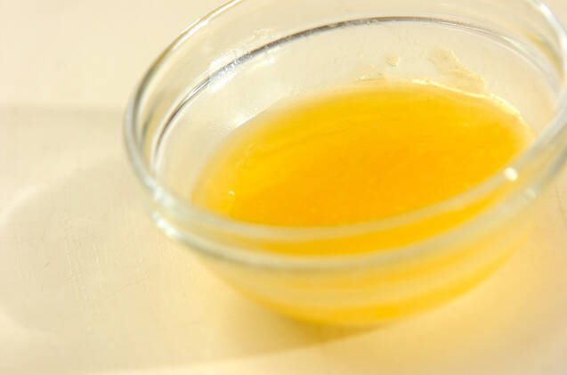 少ない材料で簡単！手作りフォーチュンクッキーの作り方の手順1