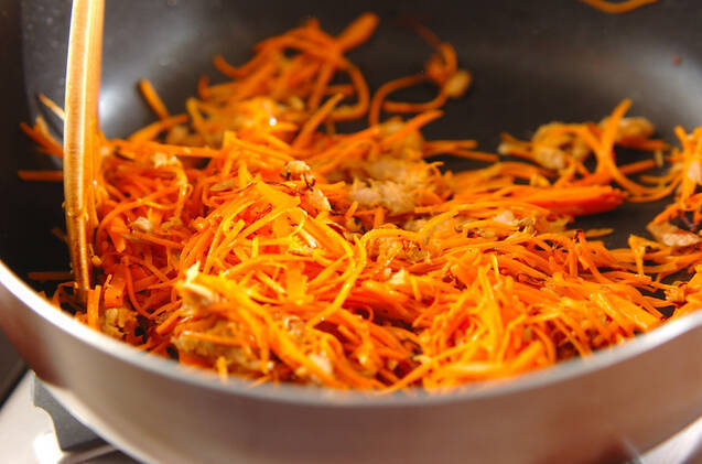 お箸とまらない！にんじんしりしりの作り方の手順3