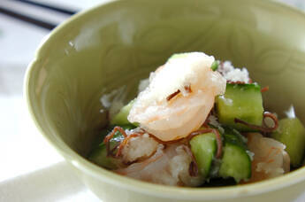 むきエビのみぞれ酢和え