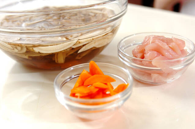 ゴボウの黒酢炒めの作り方の手順1