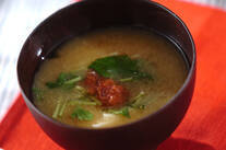 長芋と梅のみそ汁