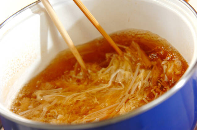 卵とエノキのトロミ汁の作り方の手順4