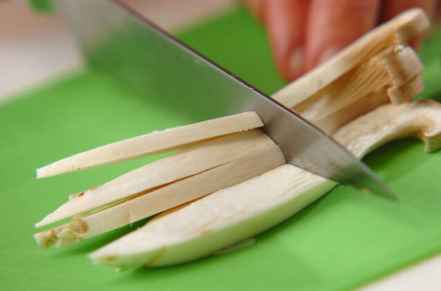 ニラ玉オムレツの作り方の手順1