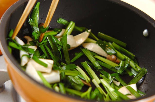 ニラ玉オムレツの作り方の手順2