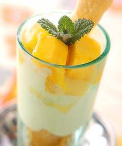 マンゴーパフェ