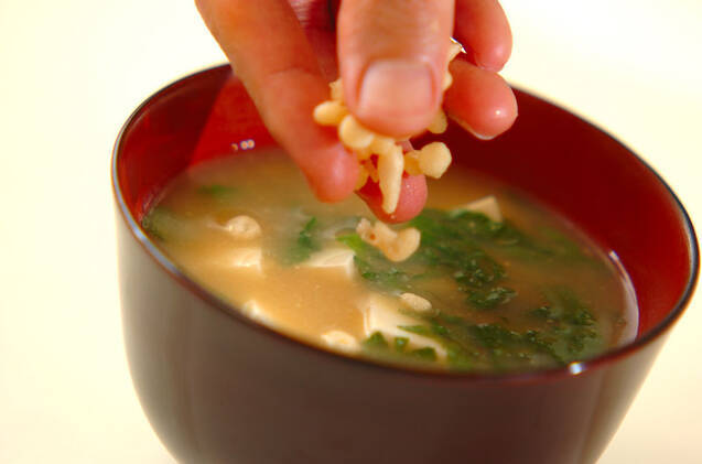 豆腐と大葉の合わせみそ汁の作り方の手順2