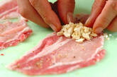 豚肉のカシューナッツロールの作り方1