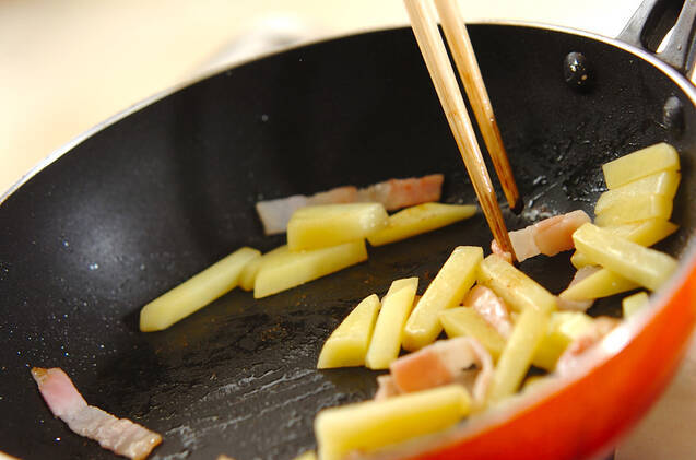 ジャガイモとベーコンの炒め物の作り方の手順3