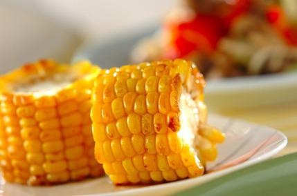 バターじょうゆトウモロコシ