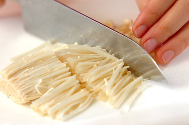 エノキのふんわり卵汁の作り方の手順1