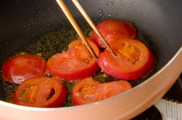 ステーキ焼きトマトのせの作り方の手順2